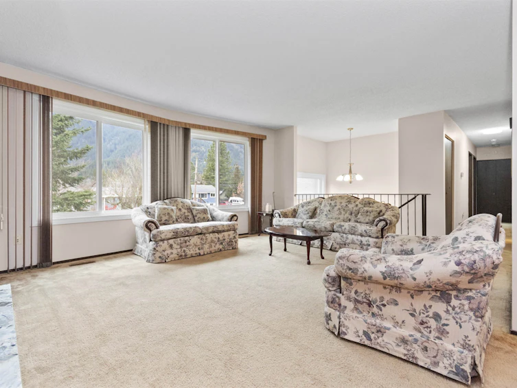 275 Cariboo Avenue, Hope, BC, V0X 1L0 - 9
