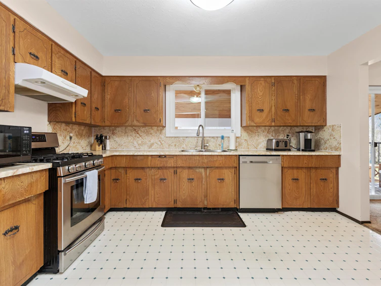 275 Cariboo Avenue, Hope, BC, V0X 1L0 - 4