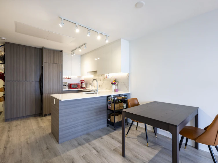 1211-10626 City Parkway, Surrey, BC, V3T 0S3 - 9