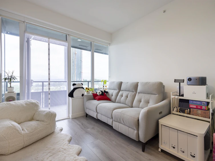 1211-10626 City Parkway, Surrey, BC, V3T 0S3 - 10