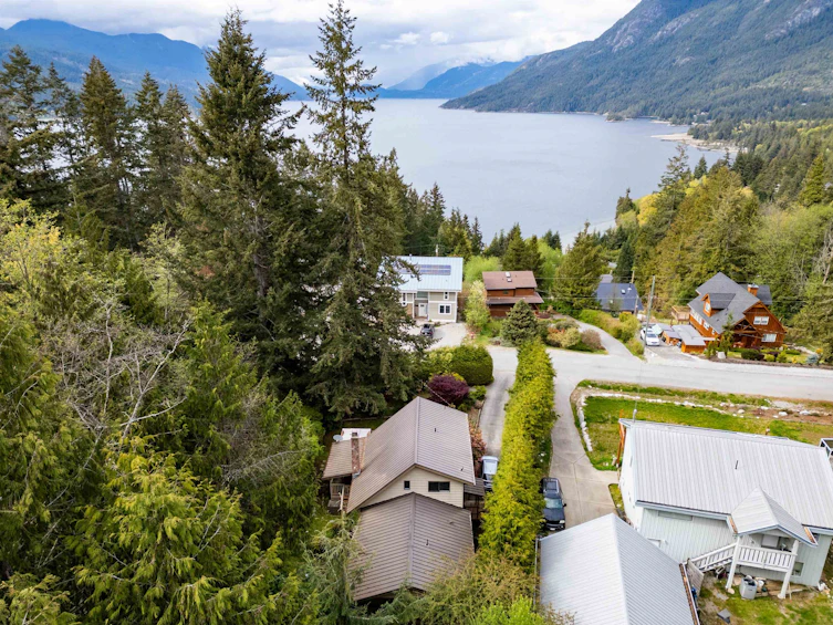 5943 Skookumchuk Road, Sechelt, BC, V7Z 0E1 - 2
