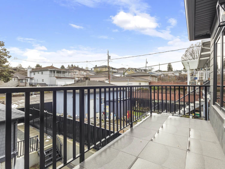3186 Grant Street, Vancouver, BC, V5K 3H9 - 2