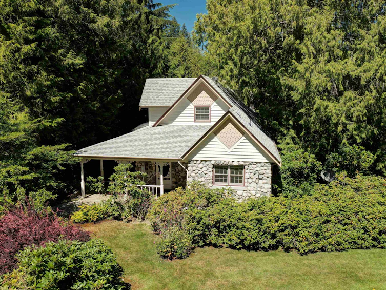 5487 Brooks Road, Halfmoon Bay, BC, V7Z 1G1