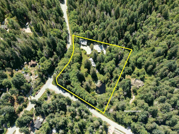 5487 Brooks Road, Halfmoon Bay, BC, V7Z 1G1 - 5