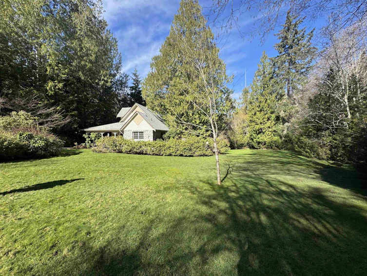 5487 Brooks Road, Halfmoon Bay, BC, V7Z 1G1 - 3