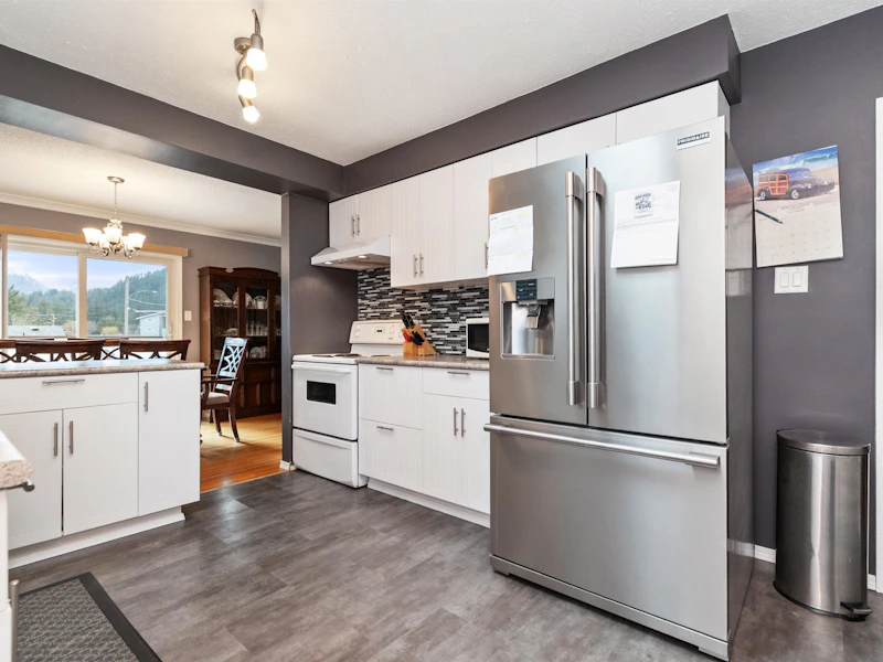 550 Coquihalla Street, Hope BC V0X 1L0