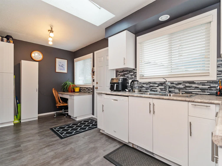 550 Coquihalla Street, Hope, BC, V0X 1L0 - 2
