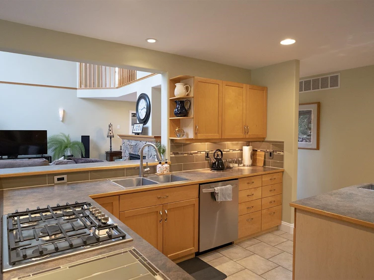 462 Veterans Road, Gibsons, BC, V0N 1V4 - 14