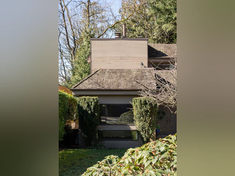 2221 Bowser Avenue, North Vancouver, BC, V7P 2Z1 - 2