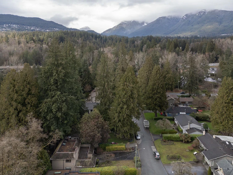 2221 Bowser Avenue, North Vancouver, BC, V7P 2Z1 - 40