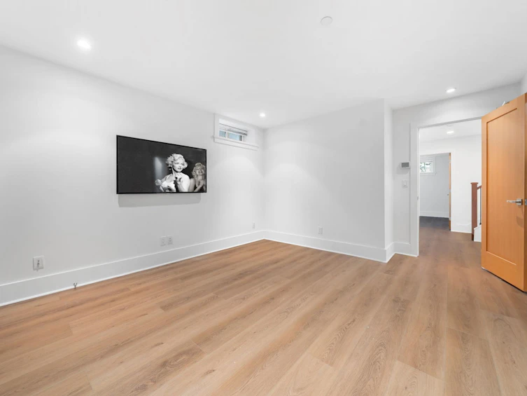 2912 Yale Street, Vancouver, BC, V5K 4W1 - 32
