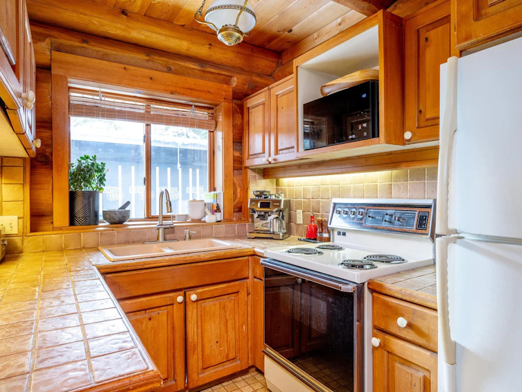 6488 St. Andrews Way, Whistler, BC, V8E 0C8 - 6