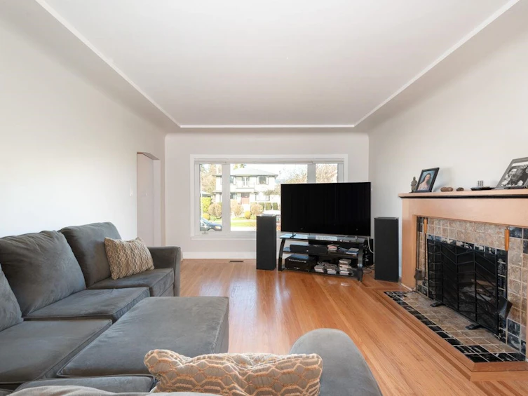 3856 W 3rd Avenue, Vancouver, BC, V6R 1M4 - 2