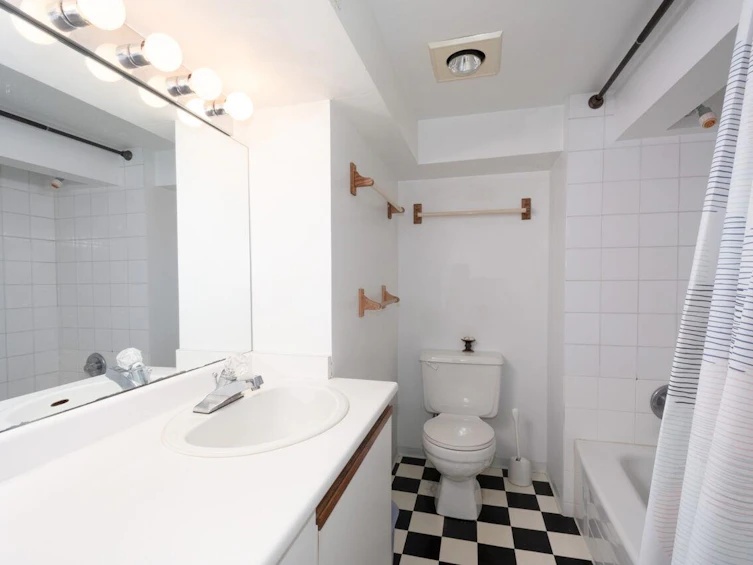 3856 W 3rd Avenue, Vancouver, BC, V6R 1M4 - 13