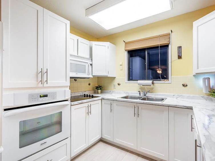 208-27111 0 Avenue, Langley, BC, V4W 2T5 - 2