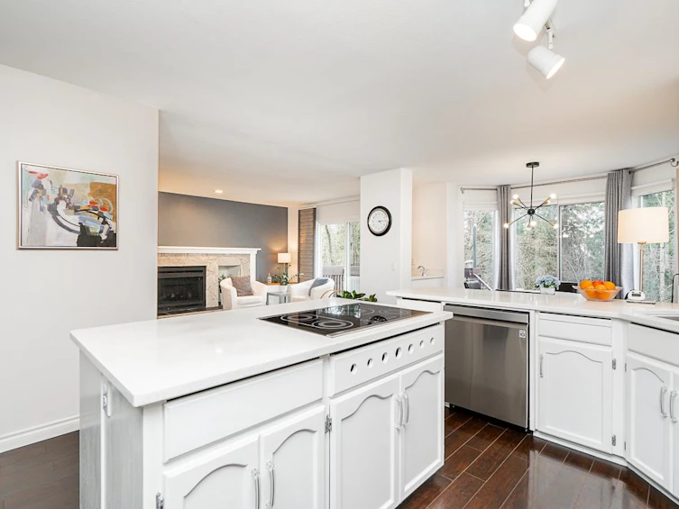 2926 Valleyvista Drive, Coquitlam, BC, V3E 2P3 - 9