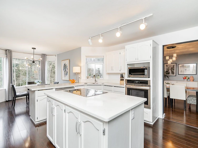 2926 Valleyvista Drive, Coquitlam, BC, V3E 2P3 - 10