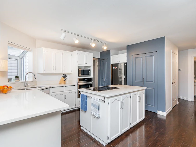 2926 Valleyvista Drive, Coquitlam, BC, V3E 2P3 - 11