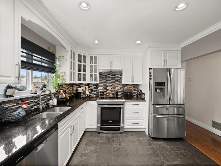 9734 128a Street, Surrey, BC, V3T 3C9 - 10