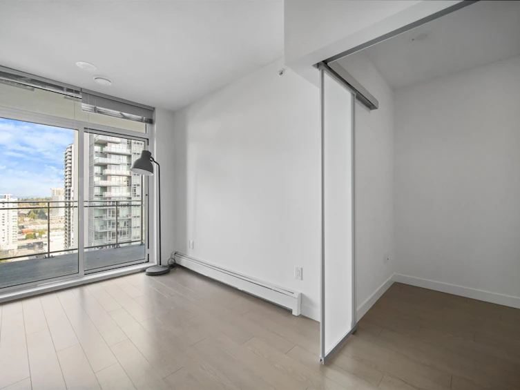 2011-13308 Central Avenue, Surrey, BC, V3T 0M4 - 6