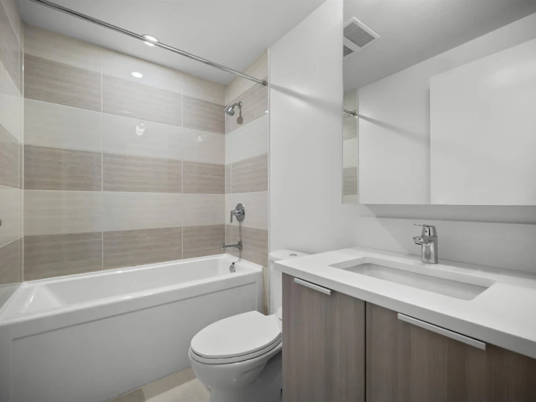 2011-13308 Central Avenue, Surrey, BC, V3T 0M4 - 13