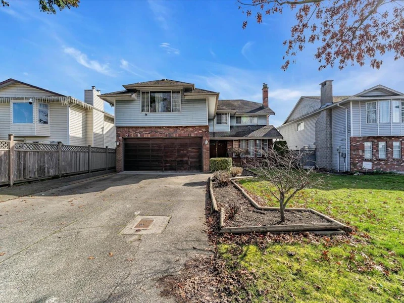 7688 124th Street, Surrey BC V3W 3X5