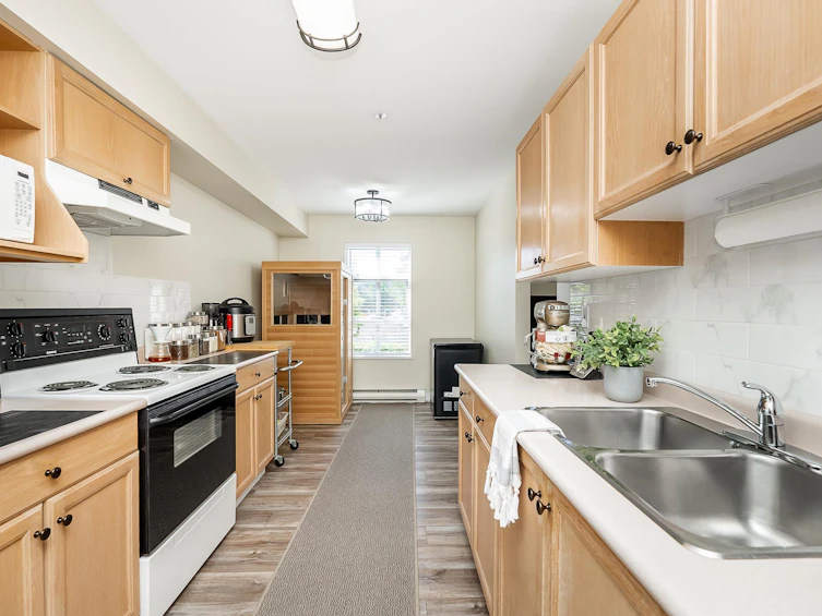 102-2285 Welcher Avenue, Port Coquitlam, BC, V3C 1X2 - 6