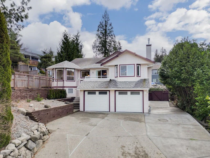 5816 Heron Place, Sechelt BC