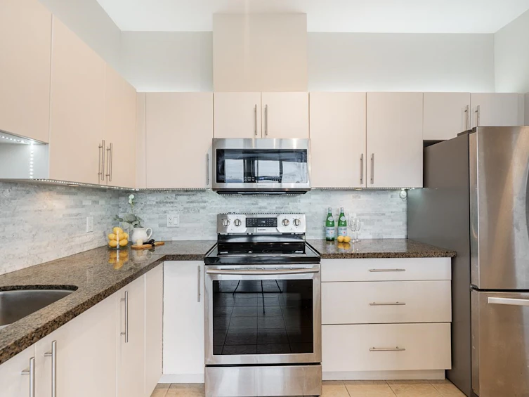 3001-2225 Holdom Avenue, Burnaby, BC, V5B 0A1 - 7