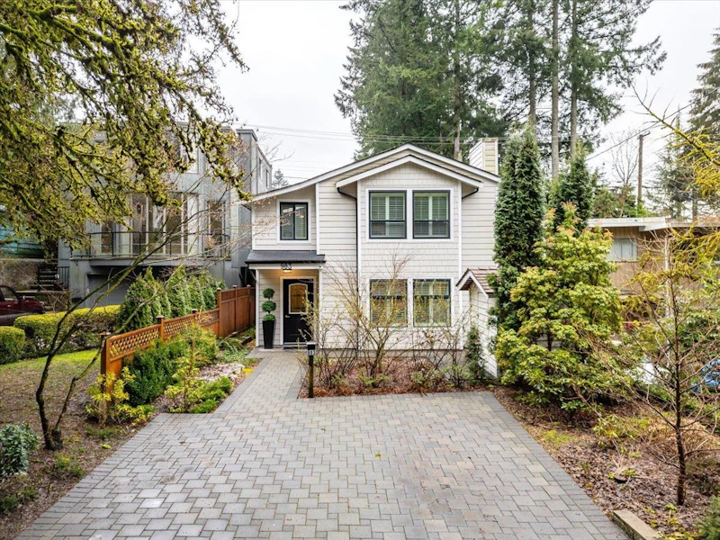983 Canyon Boulevard, North Vancouver BC V7R 2K2