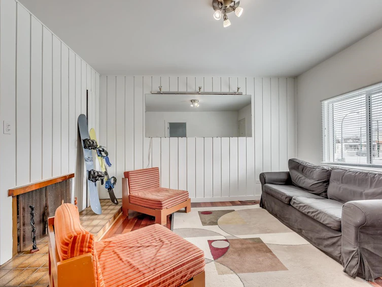 5405 College Street, Vancouver, BC, V5R 3Z6 - 2