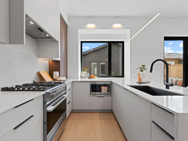 2-1260 Kaslo Street, Vancouver, BC, V5K 3Z7 - 6
