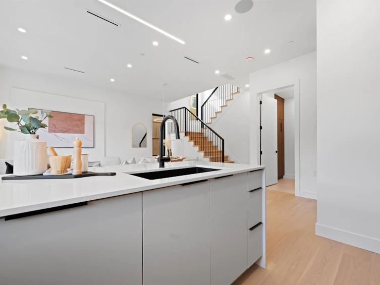 2-1260 Kaslo Street, Vancouver, BC, V5K 3Z7 - 5