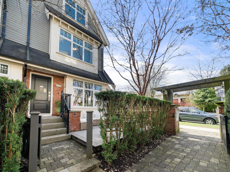 3750 Welwyn Street, Vancouver, BC, V5N 3Y9 - 2