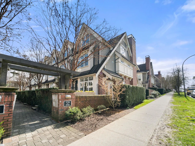 3750 Welwyn Street, Vancouver BC V5N 3Y9