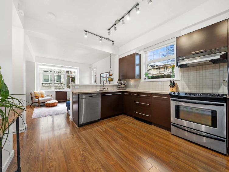 3750 Welwyn Street, Vancouver, BC, V5N 3Y9 - 10