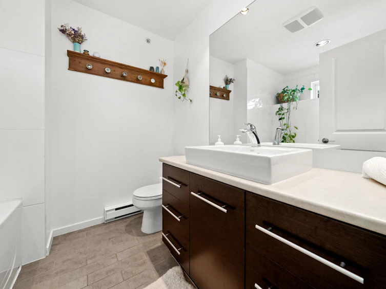 3750 Welwyn Street, Vancouver, BC, V5N 3Y9 - 25