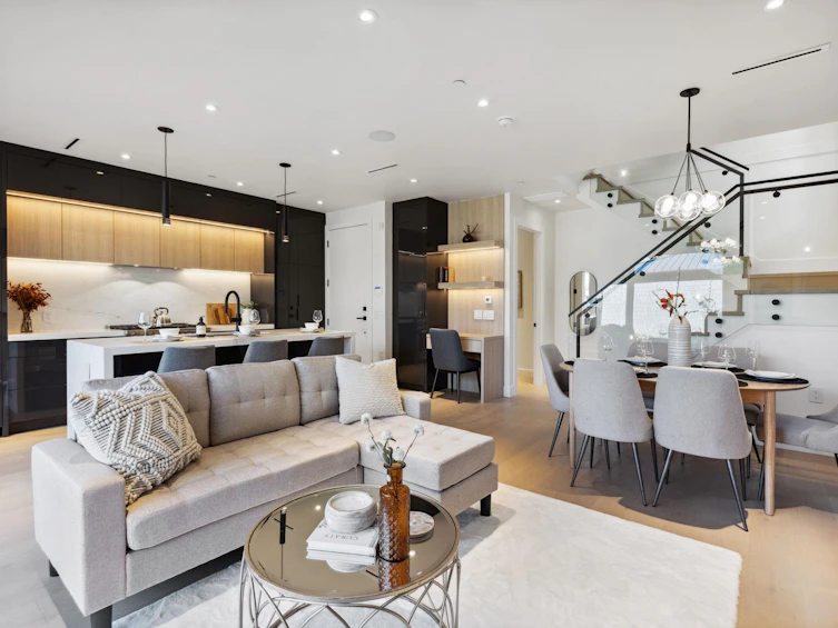 2-3081 W 14th Avenue, Vancouver, BC, V6K 2X7 - 2