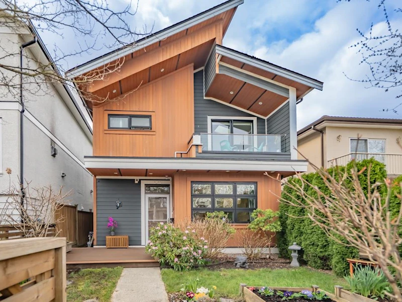 1240 E 27th Avenue, Vancouver BC V5V 2L8