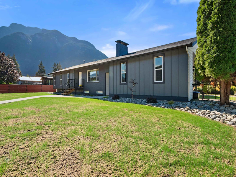 670 6th Avenue, Hope BC V0X 1L4