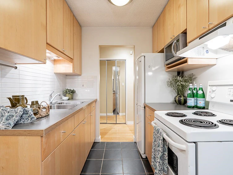 406-2125 W 2nd Avenue, Vancouver, BC, V6K 1H7 - 17