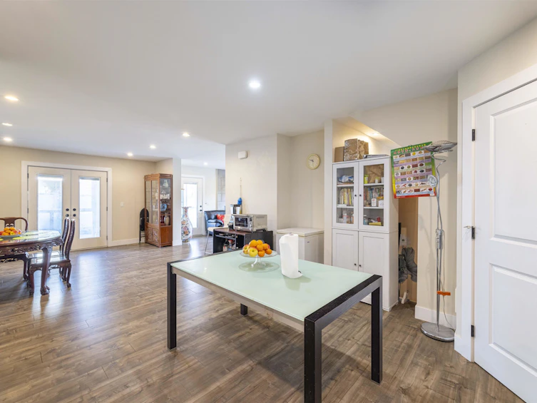 7535 Burgess Street, Burnaby, BC, V3N 3H9 - 11