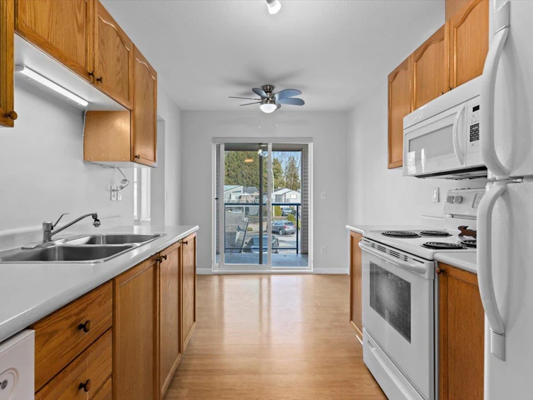 215-45504 Mcintosh Drive, Chilliwack, BC, V2P 7Y8 - 3