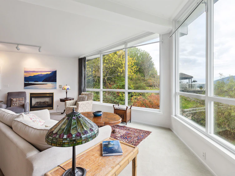 6295 St. Georges Avenue, West Vancouver, BC, V7W 1Z8 - 6