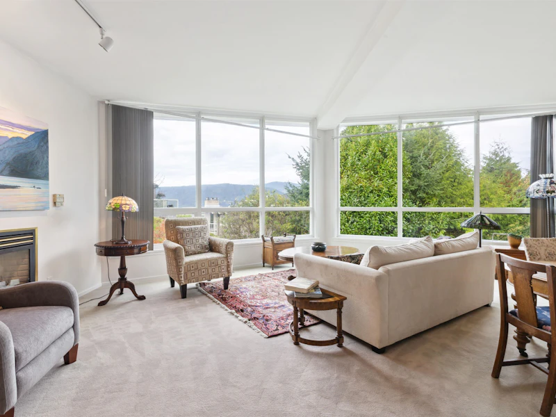 6295 St. Georges Avenue, West Vancouver BC V7W 1Z8