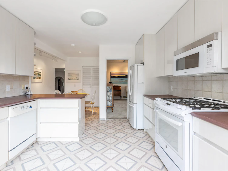 6295 St. Georges Avenue, West Vancouver, BC, V7W 1Z8 - 10