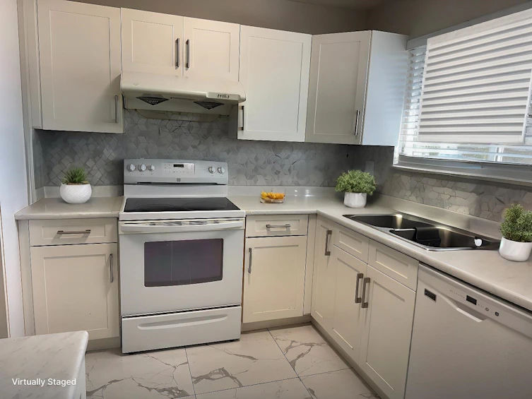 9020 Alexandria Crescent, Surrey, BC, V3V 1S7 - 4