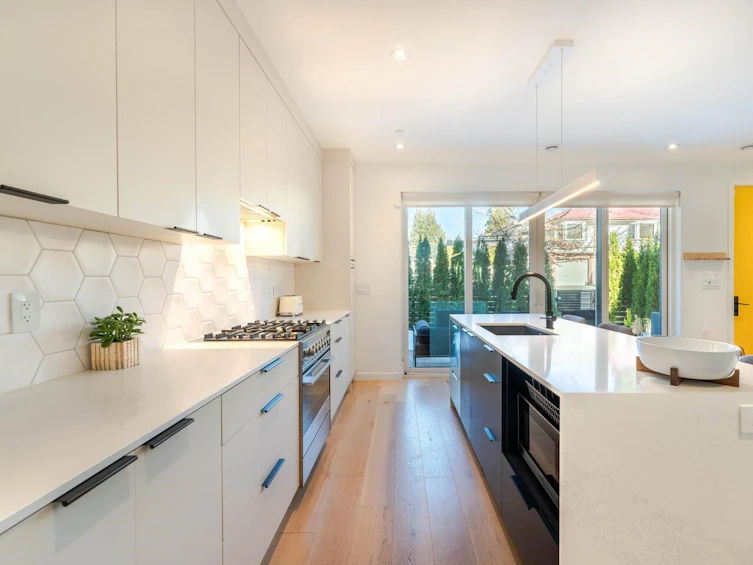 904 E 37th Avenue, Vancouver, BC, V5W 1G2 - 5