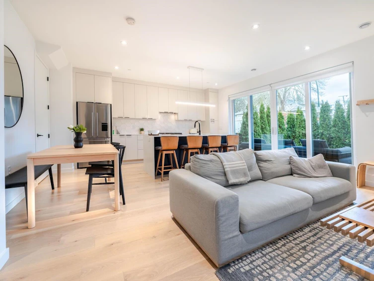 904 E 37th Avenue, Vancouver, BC, V5W 1G2 - 8