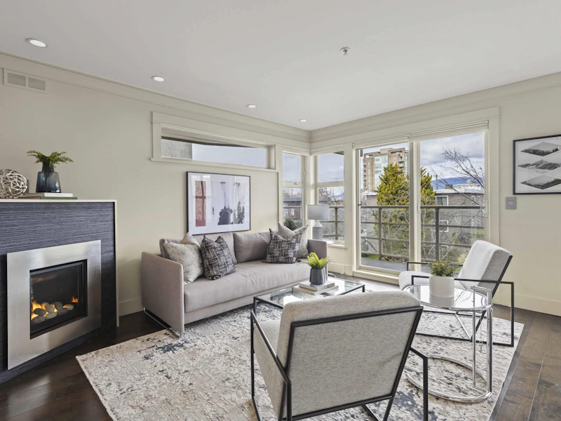301 - 1586 W 11th Avenue, Vancouver BC V6J 2B6